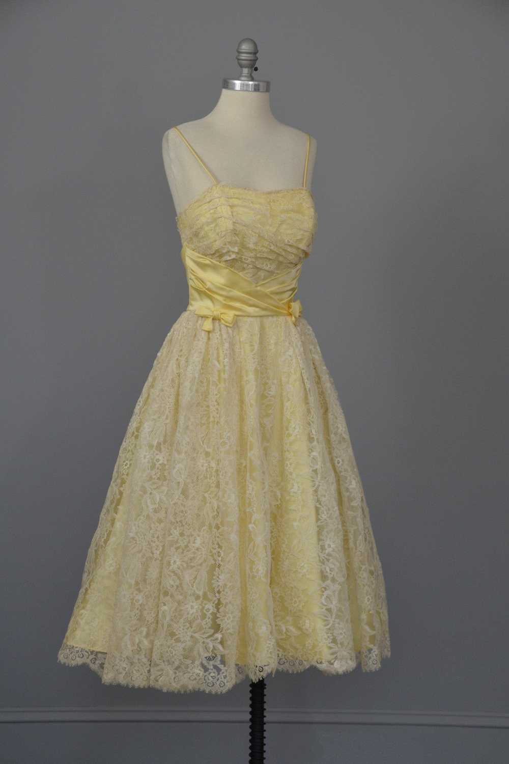 1950s White Lace Buttercup Party Prom Dress - image 5