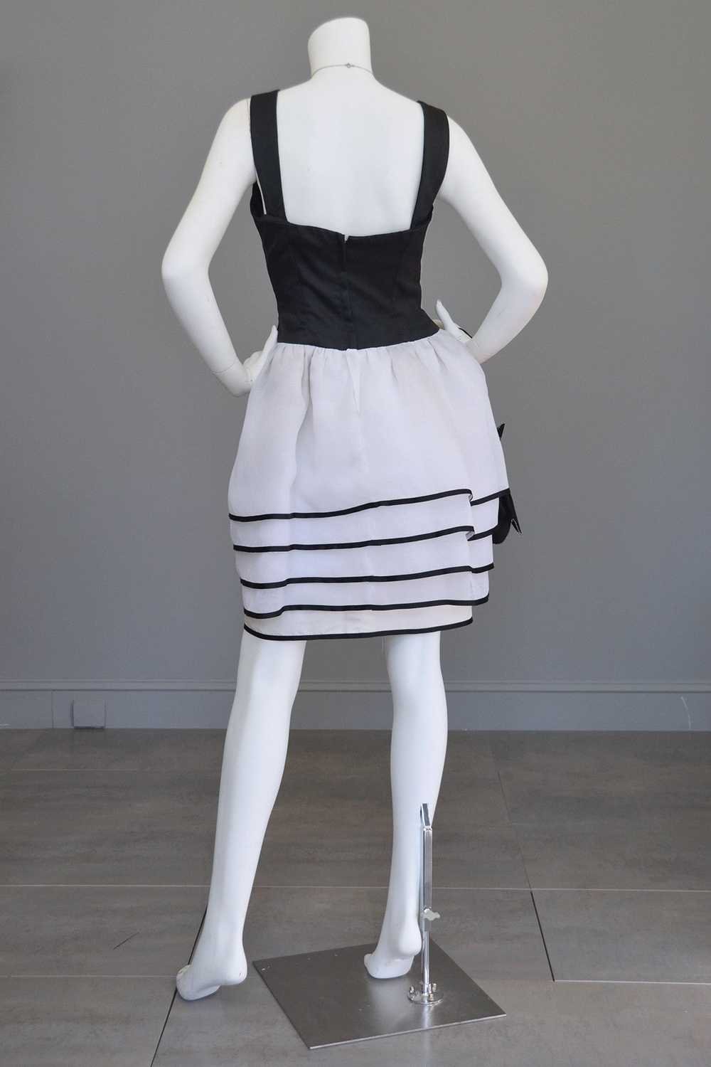1980s Victor Costa Black White Peplum Skirt Cockt… - image 6