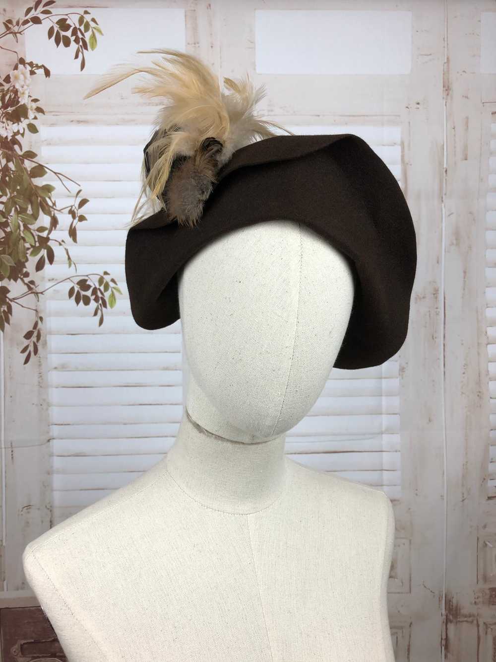 Original 1940s 40s Vintage Brown Hat With Feather… - image 1