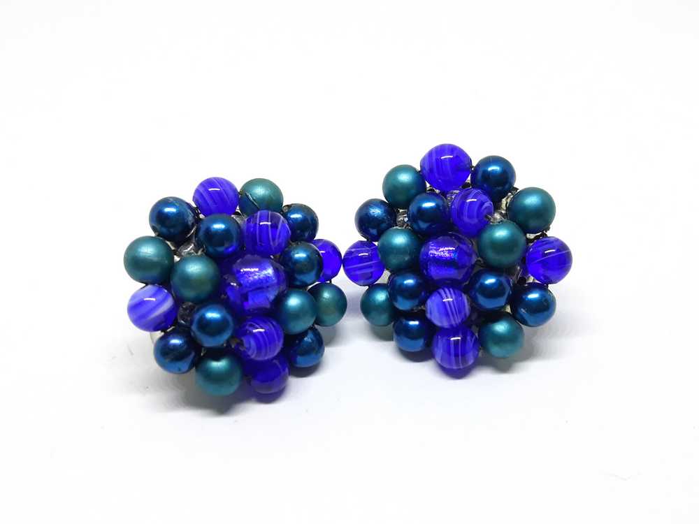 Gorgeous 1950s Blue and Teal Clip-on Earrings - image 10