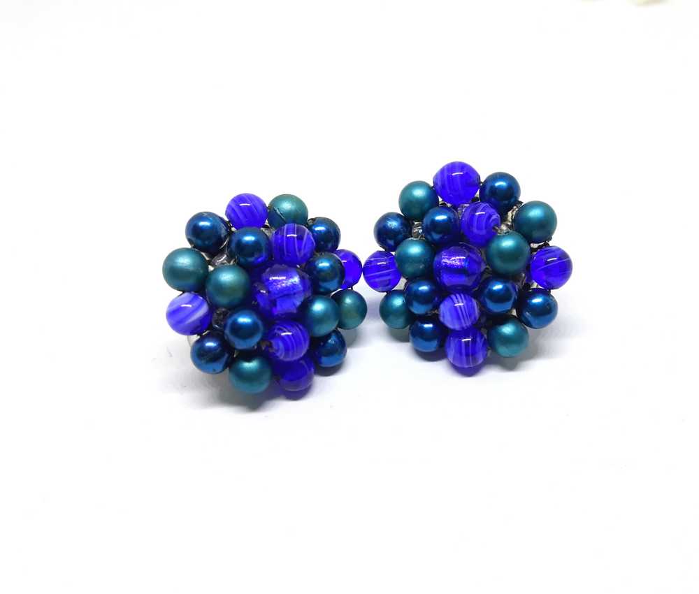 Gorgeous 1950s Blue and Teal Clip-on Earrings - image 2