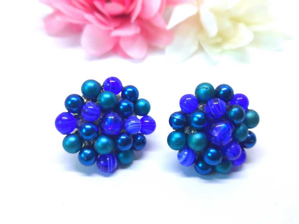 Gorgeous 1950s Blue and Teal Clip-on Earrings - image 3