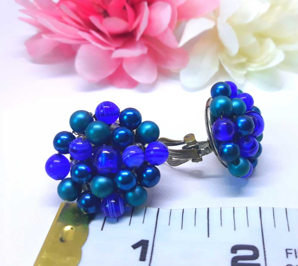 Gorgeous 1950s Blue and Teal Clip-on Earrings - image 5