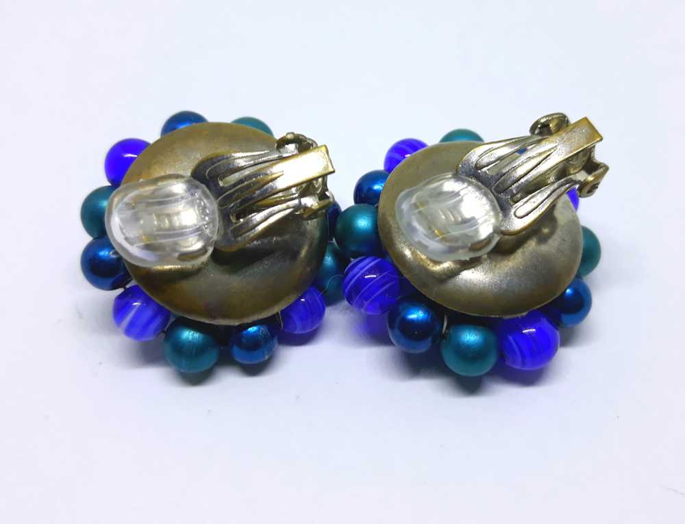 Gorgeous 1950s Blue and Teal Clip-on Earrings - image 9