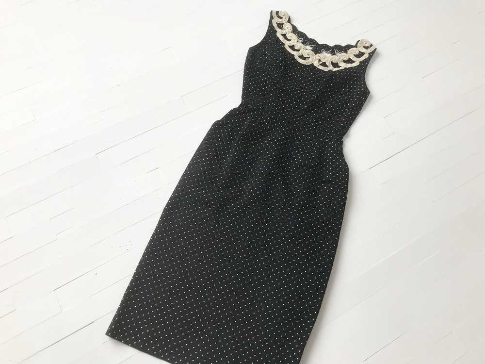 1950s Black Polka Dot Wiggle Dress with Lace Coll… - image 3