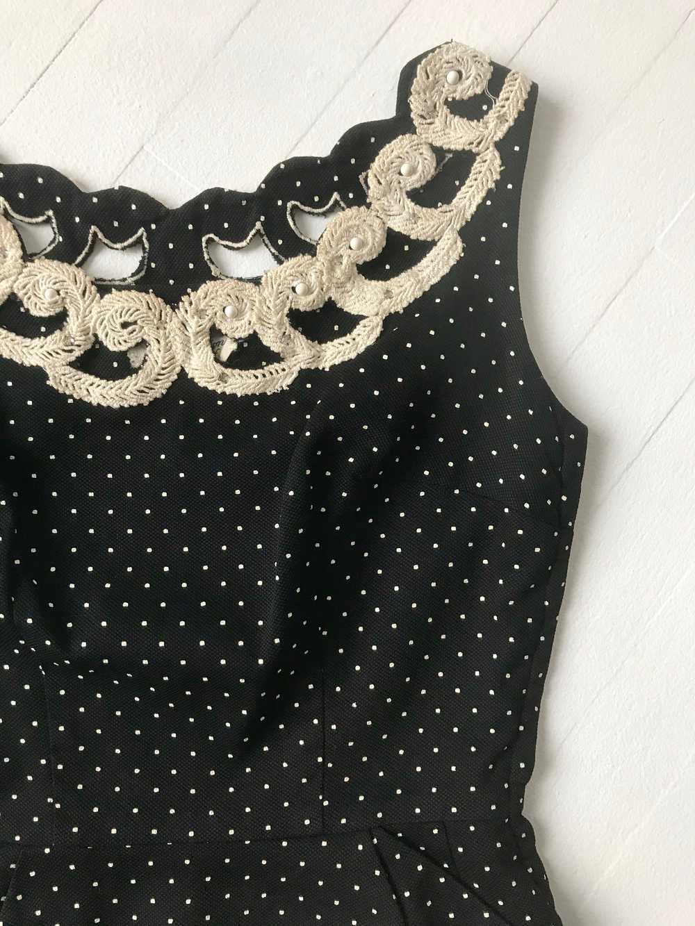 1950s Black Polka Dot Wiggle Dress with Lace Coll… - image 4