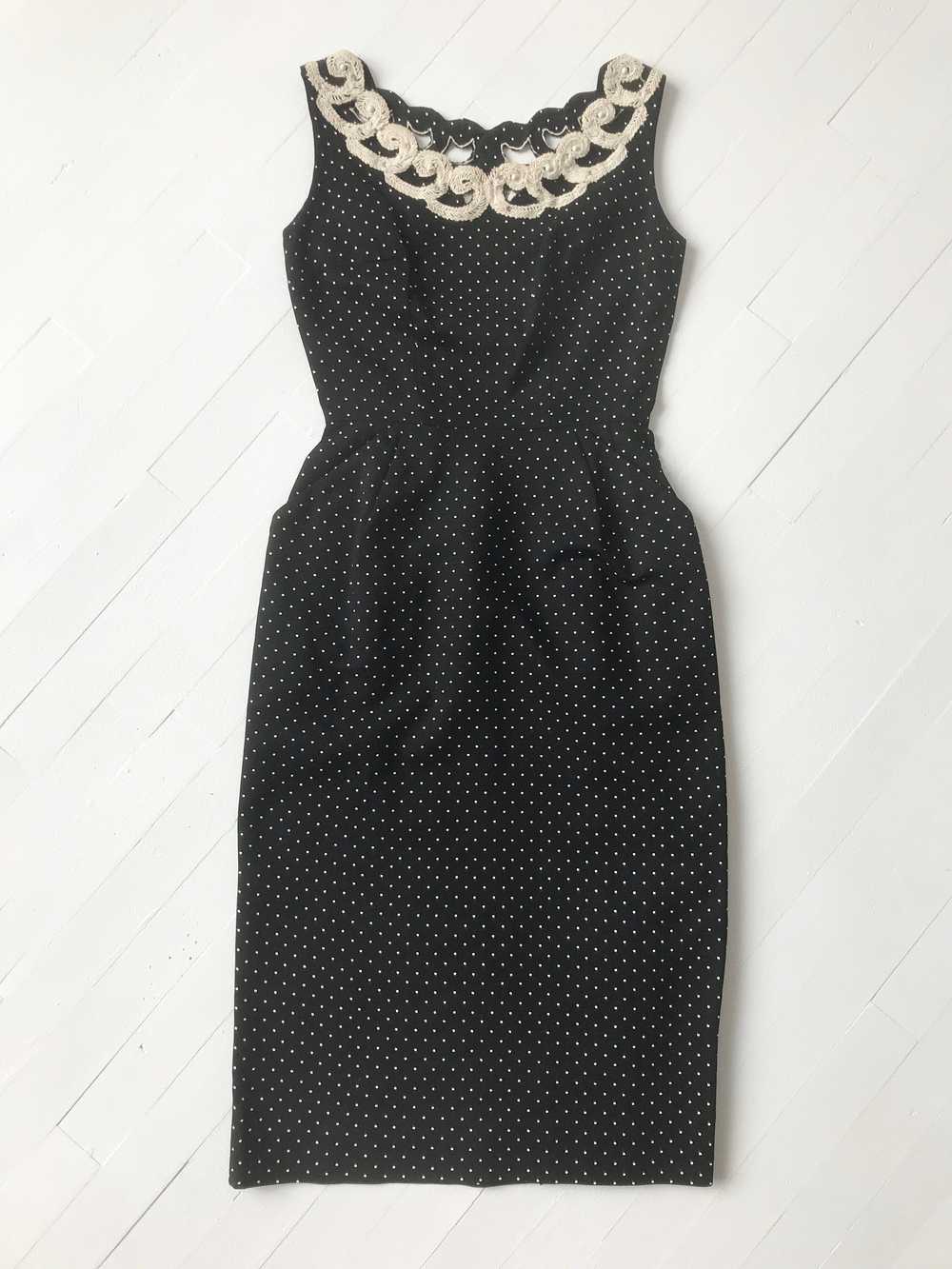 1950s Black Polka Dot Wiggle Dress with Lace Coll… - image 8