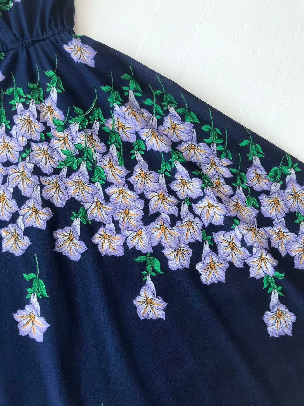 1970s Flutter Sleeve Floral Print Dress - image 4