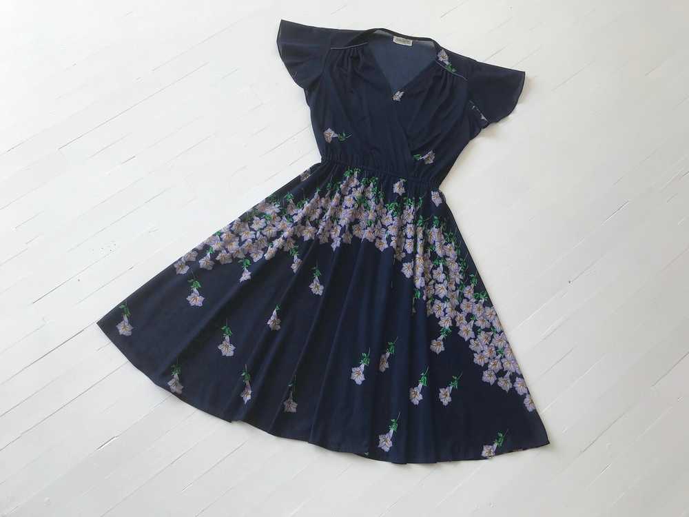1970s Flutter Sleeve Floral Print Dress - image 7