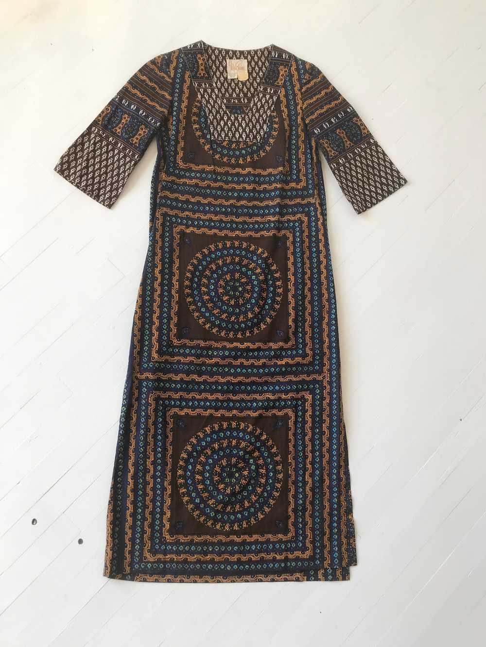 1970s Printed Boho Caftan Dress - image 10