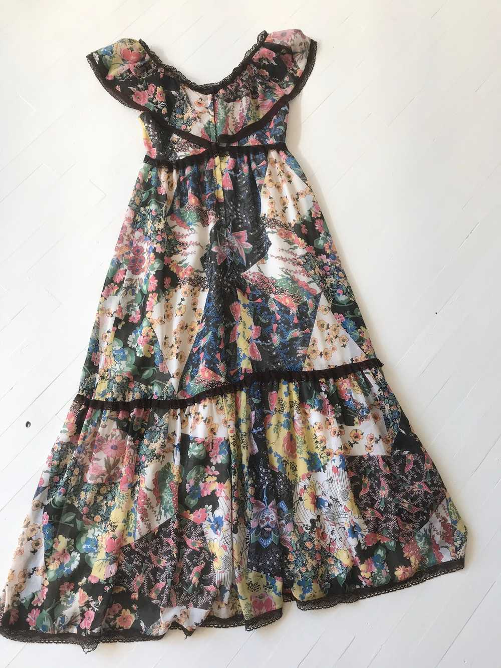 1970s Mixed Floral Print Maxi Dress - image 5