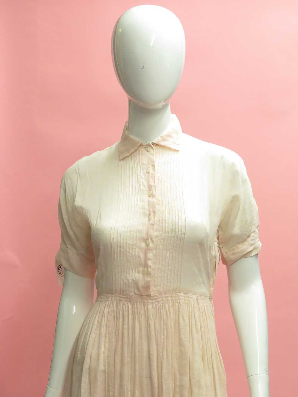 1950’s Pale Pink Floral Flocked Cotton Dress - image 2
