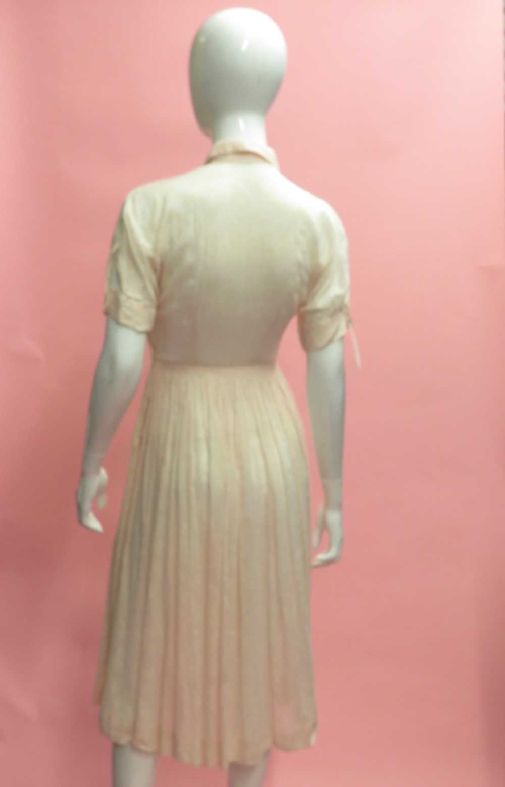1950’s Pale Pink Floral Flocked Cotton Dress - image 3