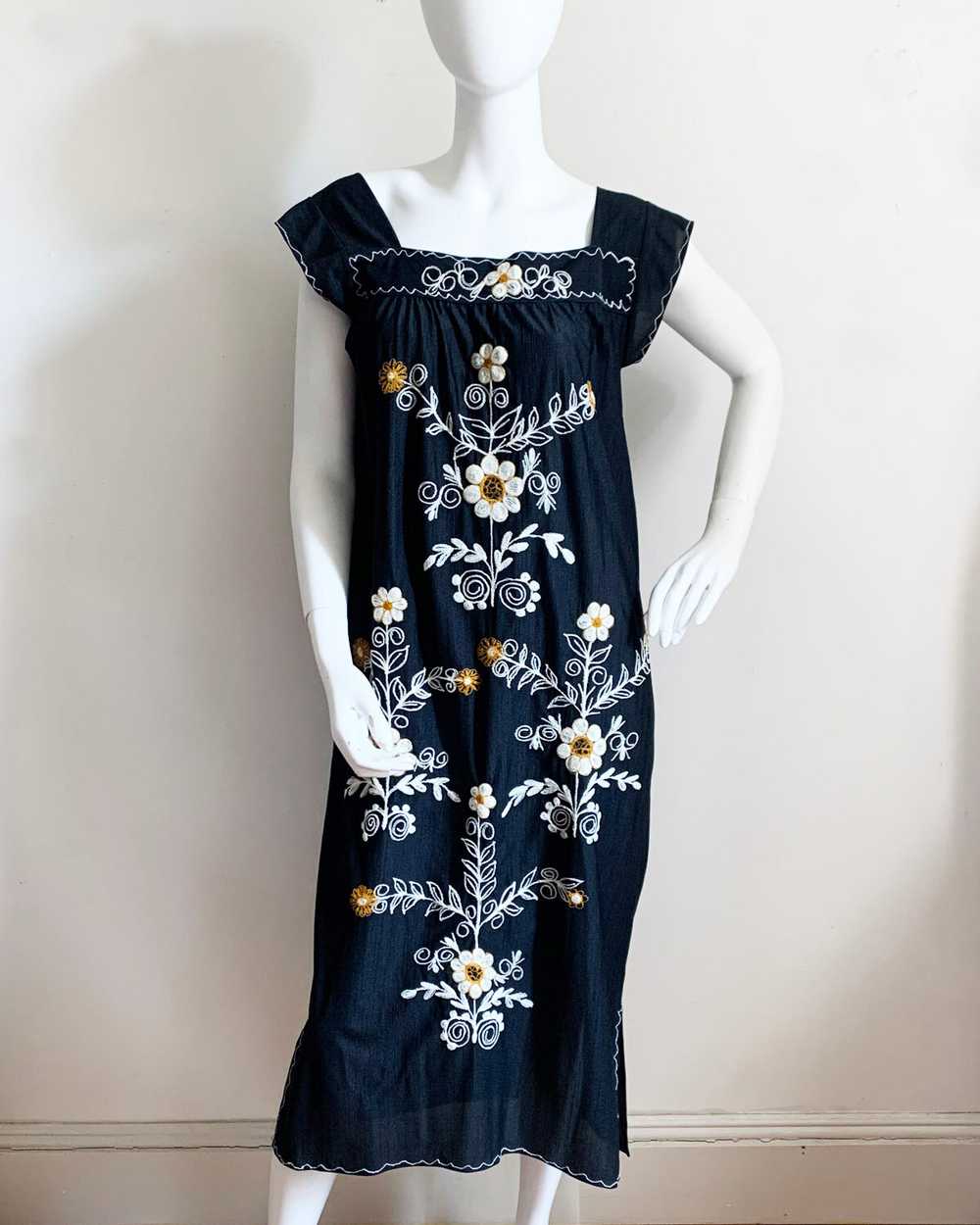 Vintage Embroidered Floral Dress - image 1