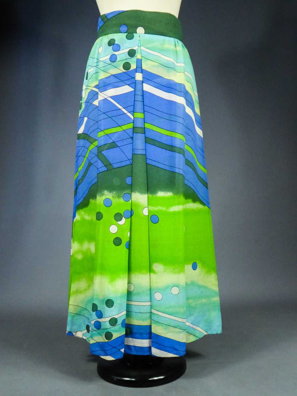 A Pierre Cardin Skirt in Printed Silk Crepe Circa… - image 2