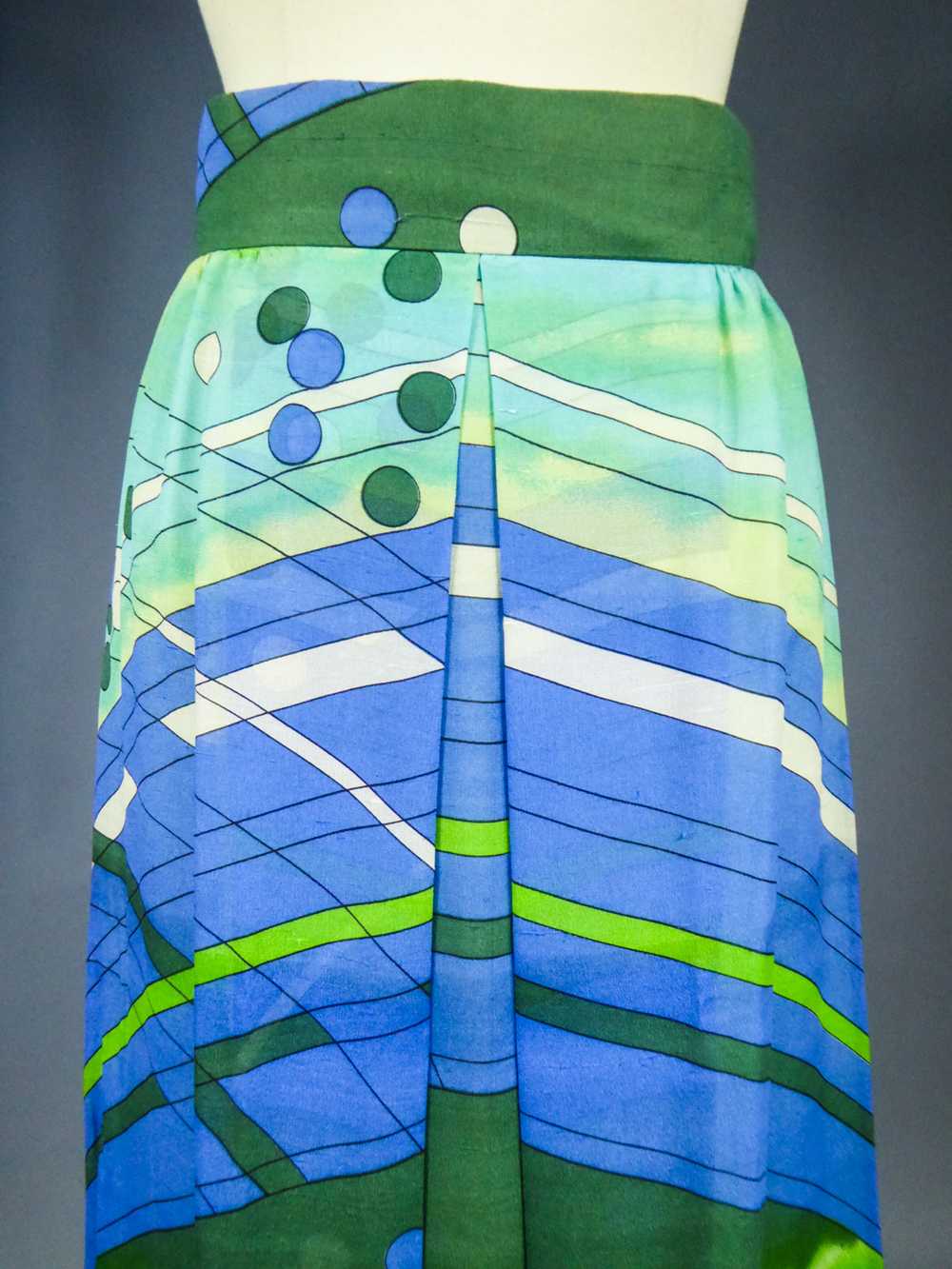 A Pierre Cardin Skirt in Printed Silk Crepe Circa… - image 3