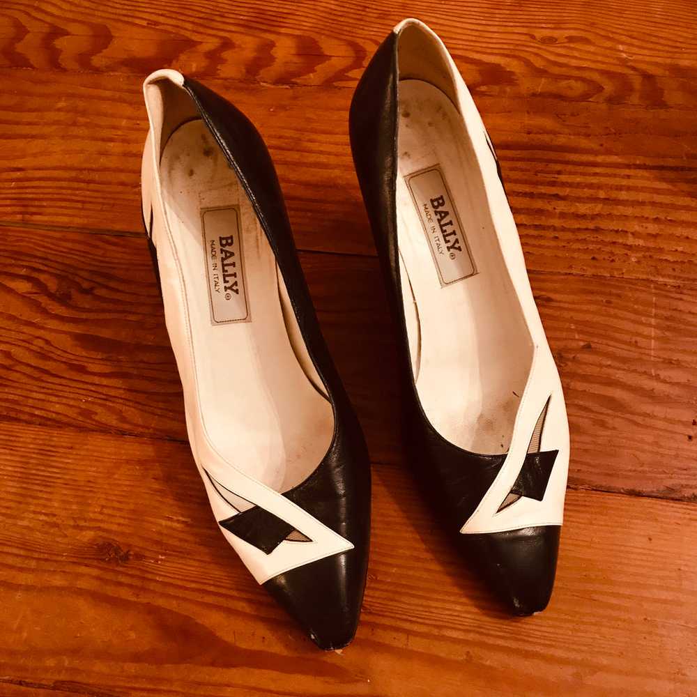 Vintage Bally black and white 80s pumps 👠 - image 6