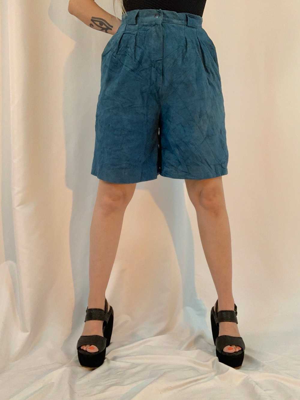 Charcoal suede Pleated shorts - image 2