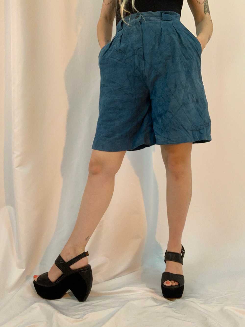 Charcoal suede Pleated shorts - image 3