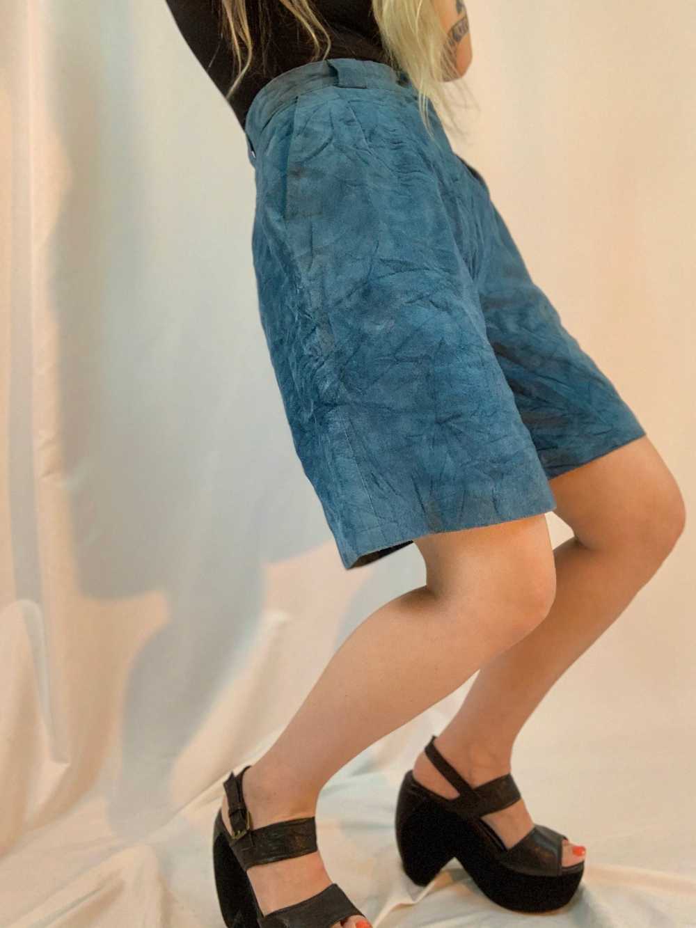 Charcoal suede Pleated shorts - image 6