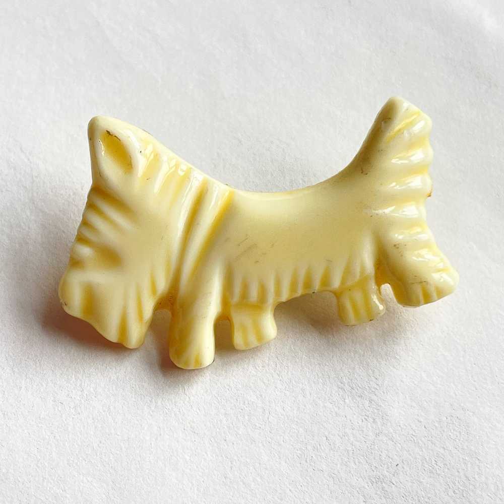 Vintage 20s/30s Cream Lucite Small Dog Brooch - image 2