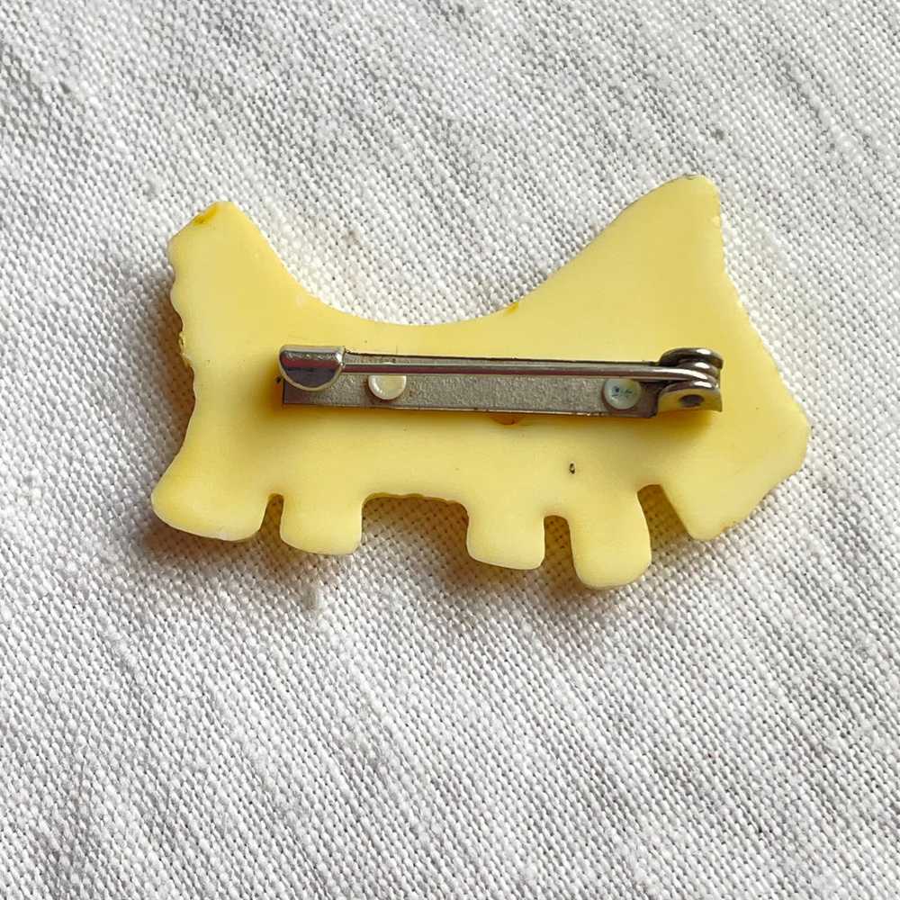 Vintage 20s/30s Cream Lucite Small Dog Brooch - image 5