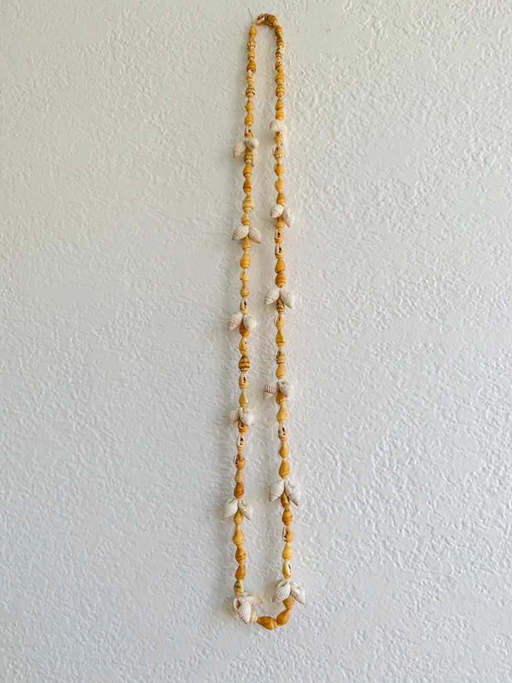 1970’s Beaded Shell Necklace - image 2