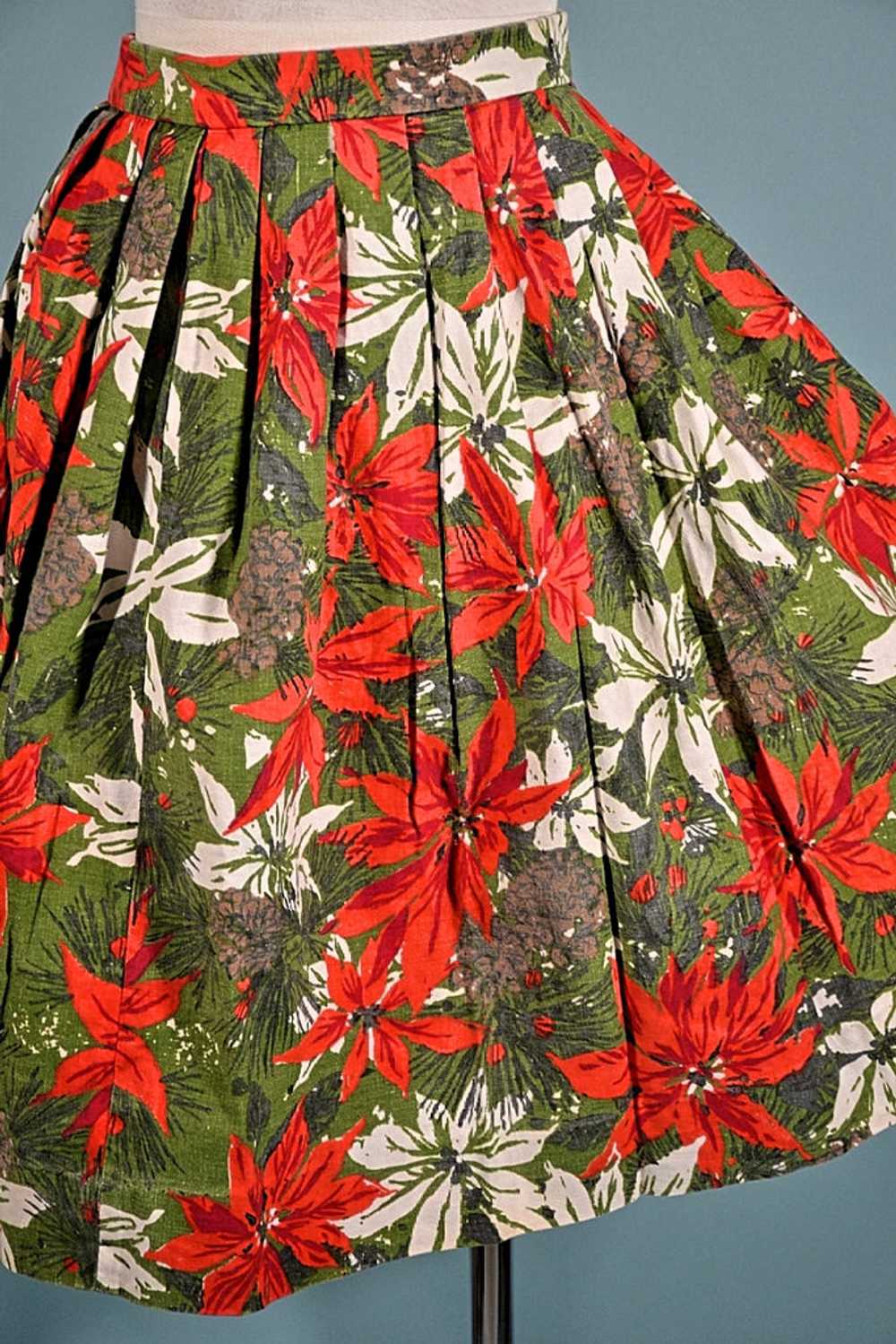 Vintage 50s Poinsettia Floral Novelty Print Skirt… - image 2