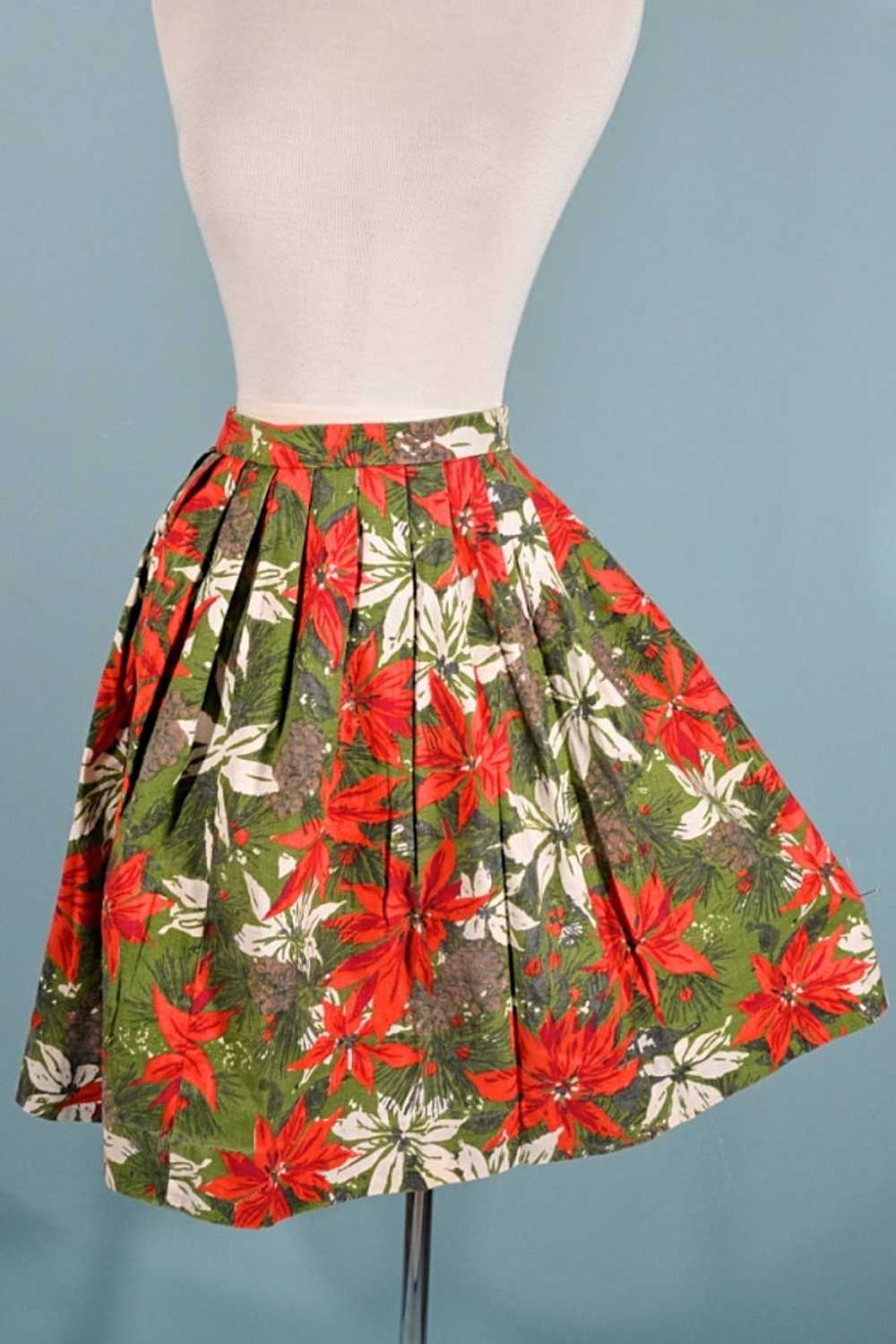 Vintage 50s Poinsettia Floral Novelty Print Skirt… - image 3