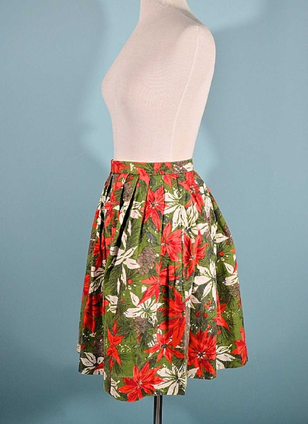 Vintage 50s Poinsettia Floral Novelty Print Skirt… - image 4