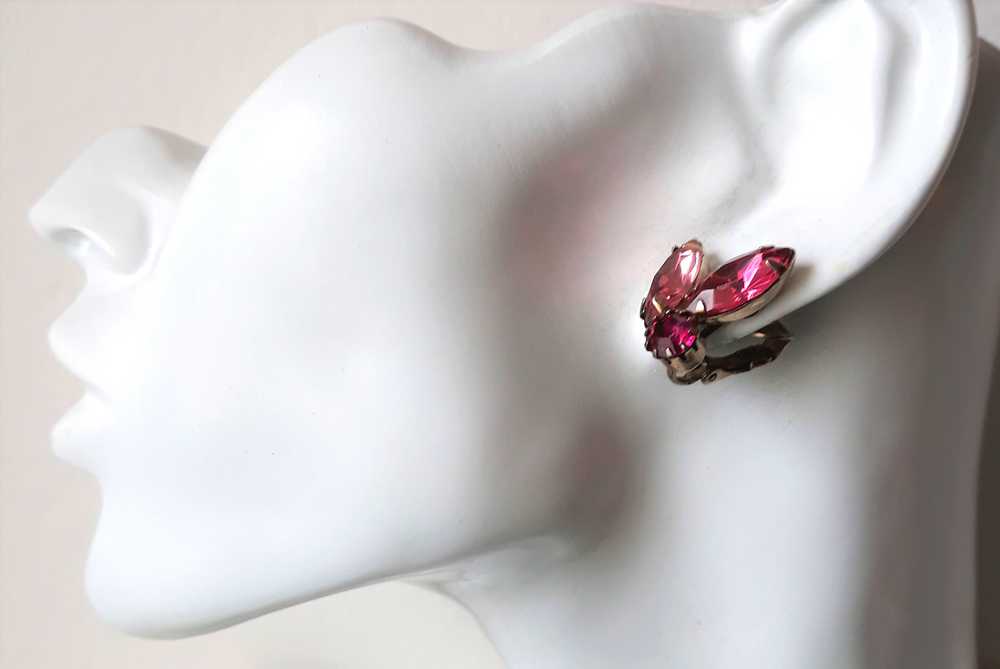 Gorgeous Pink Marquis Clip-on Earrings - 1940s/50s - image 2