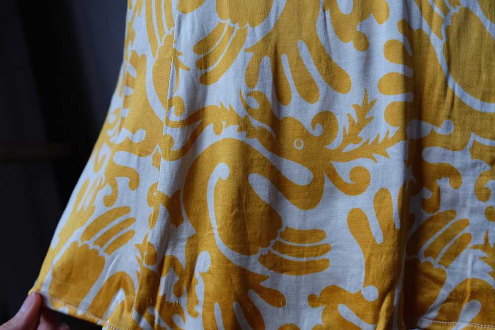 1940s Yellow and White Satin Dragon Print Swimsuit - image 6