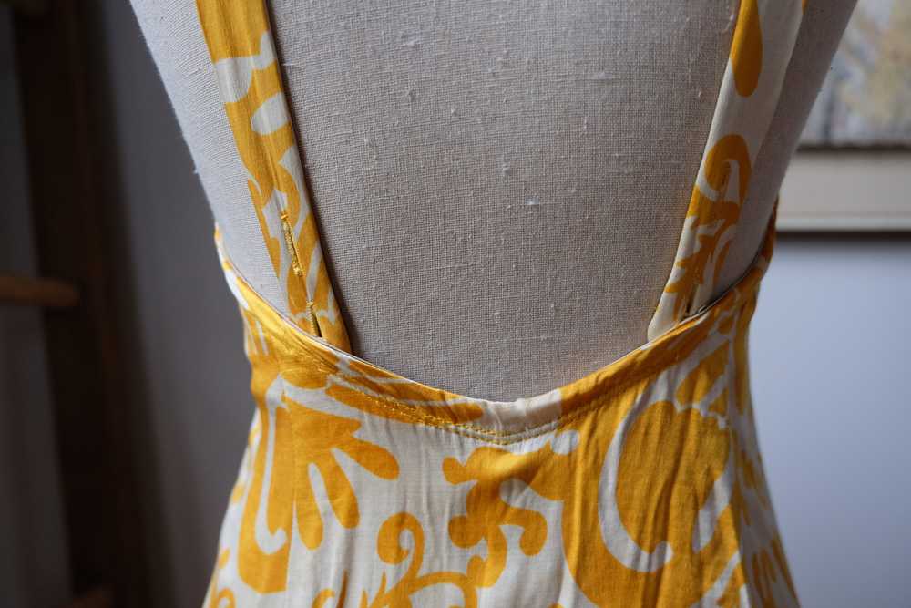 1940s Yellow and White Satin Dragon Print Swimsuit - image 8