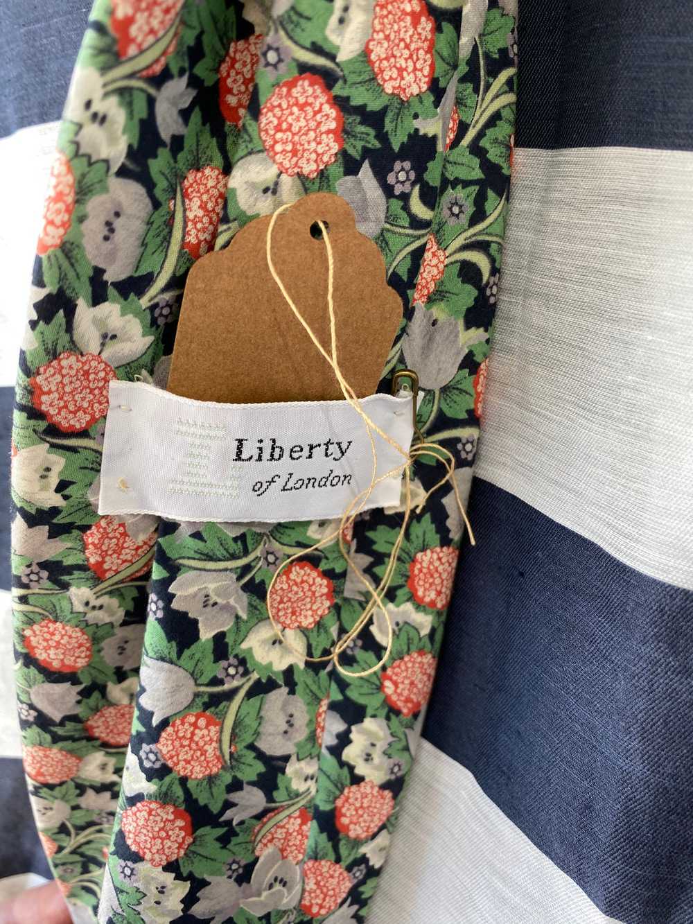 Vintage Liberty of London Strawberry Tie - image 5