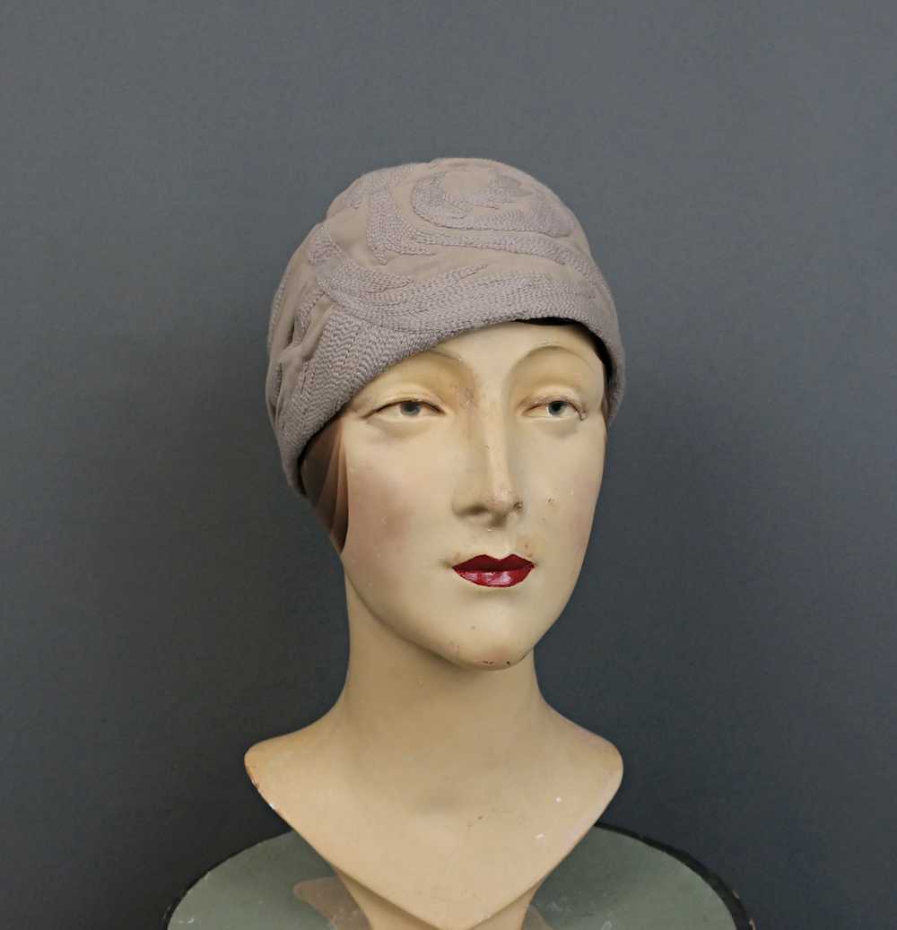 Vintage 1920s Hat Beige Silk Crepe by John Trinne… - image 2