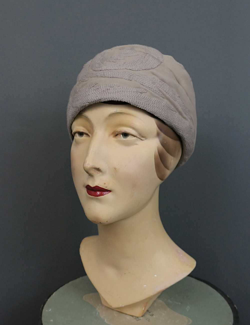Vintage 1920s Hat Beige Silk Crepe by John Trinne… - image 3