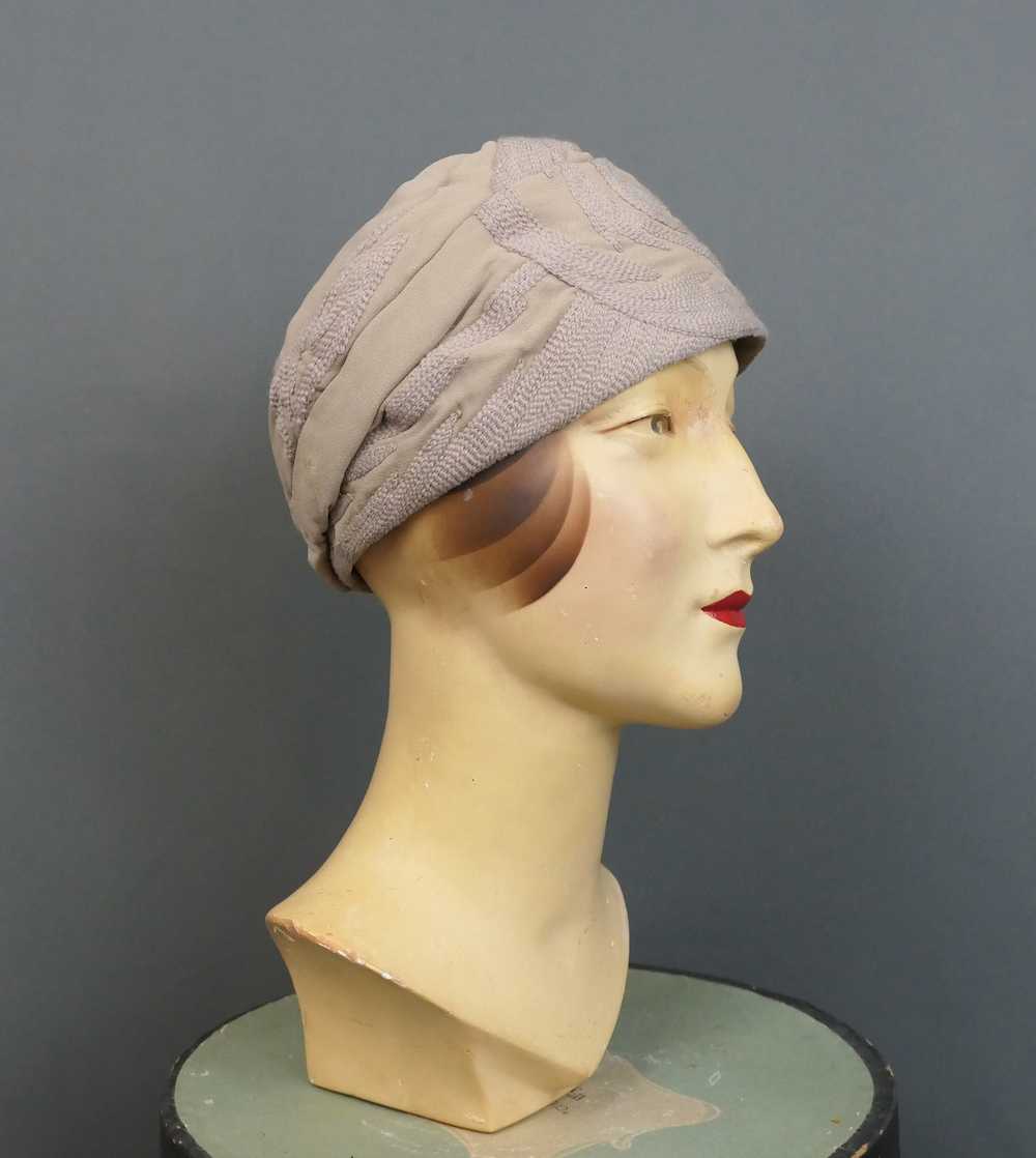 Vintage 1920s Hat Beige Silk Crepe by John Trinne… - image 5