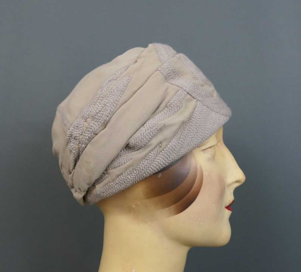 Vintage 1920s Hat Beige Silk Crepe by John Trinne… - image 6