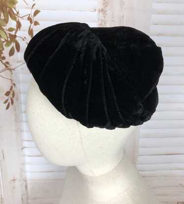 Vintage 1940s 40s Black Velvet Hat With Pleated De