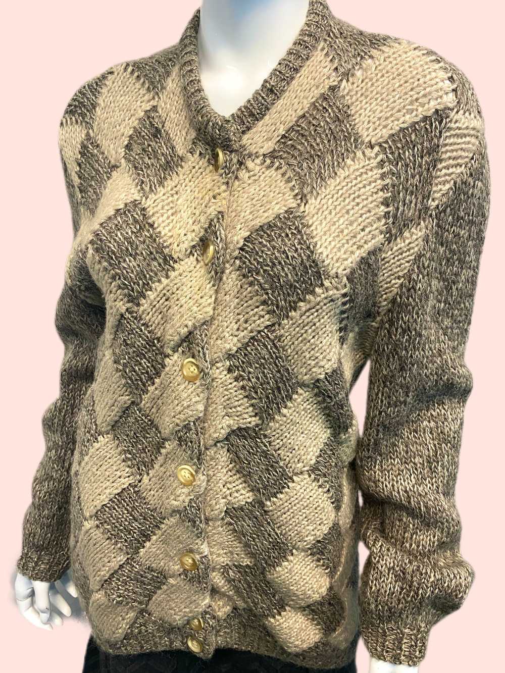 1980’s Gucci Contrast Wool Lattice Knit Cardigan - image 4