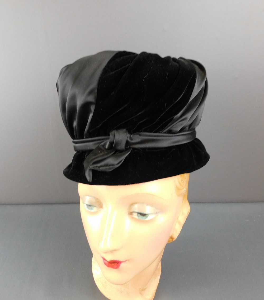 Vintage Black Velvet & Satin Hat 1960s, 21 inch h… - image 6
