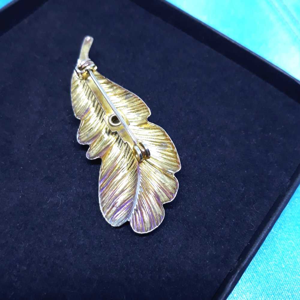 Gorgeous Vintage Leaf Brooch with Delicate Green … - image 3