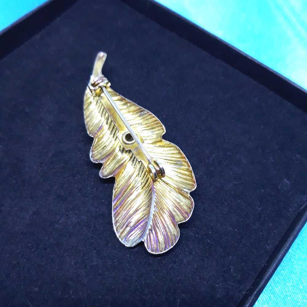 Gorgeous Vintage Leaf Brooch with Delicate Green … - image 9