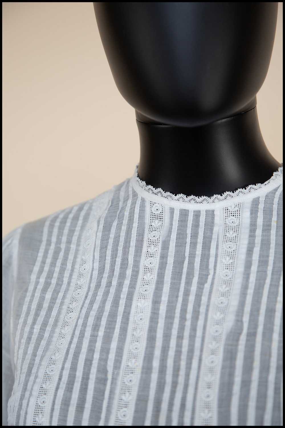 Vintage 1920s Embroidered White Cotton Blouse - image 5