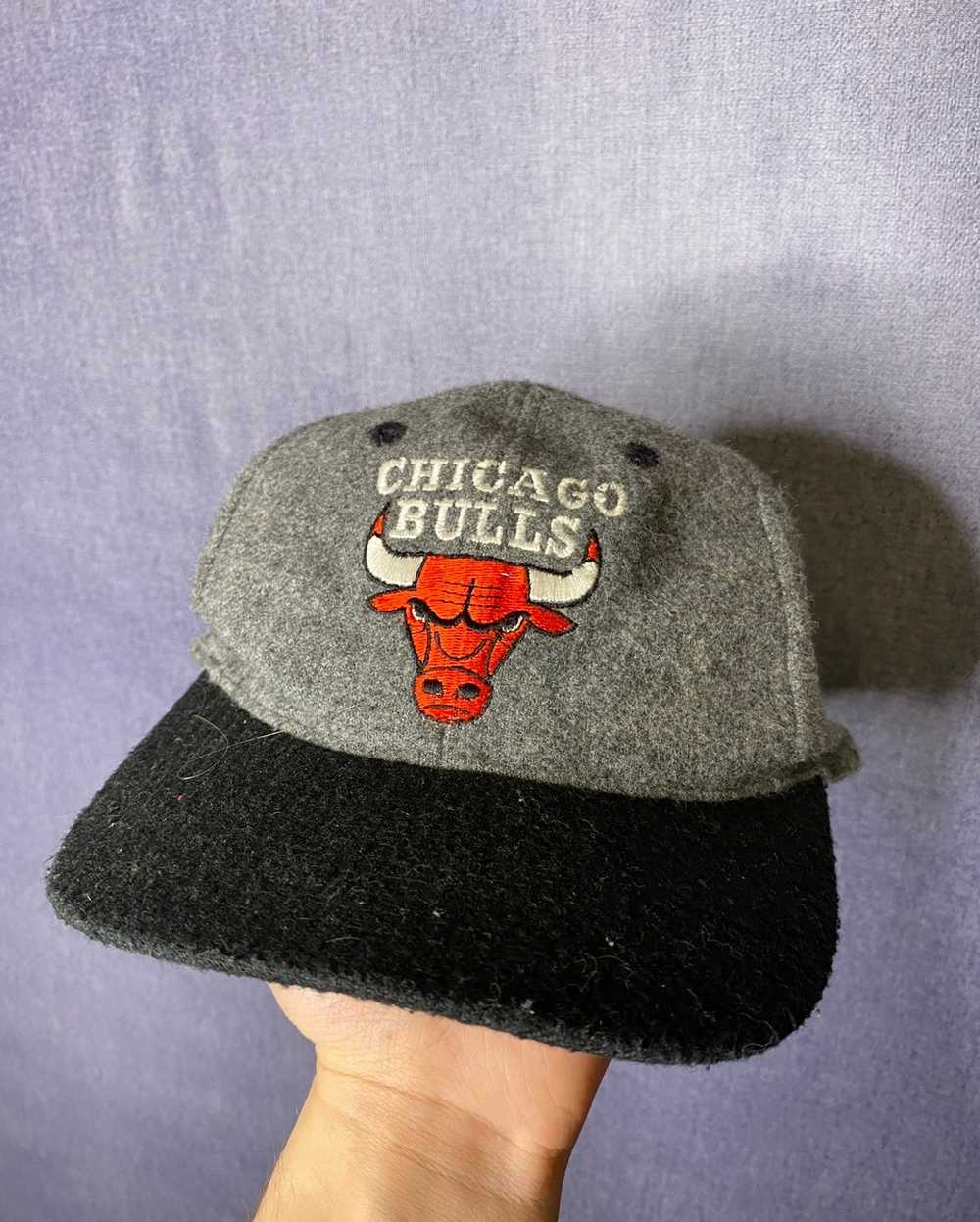 Vintage 90s Starter Chicago Bulls Wool Snapback Hat 