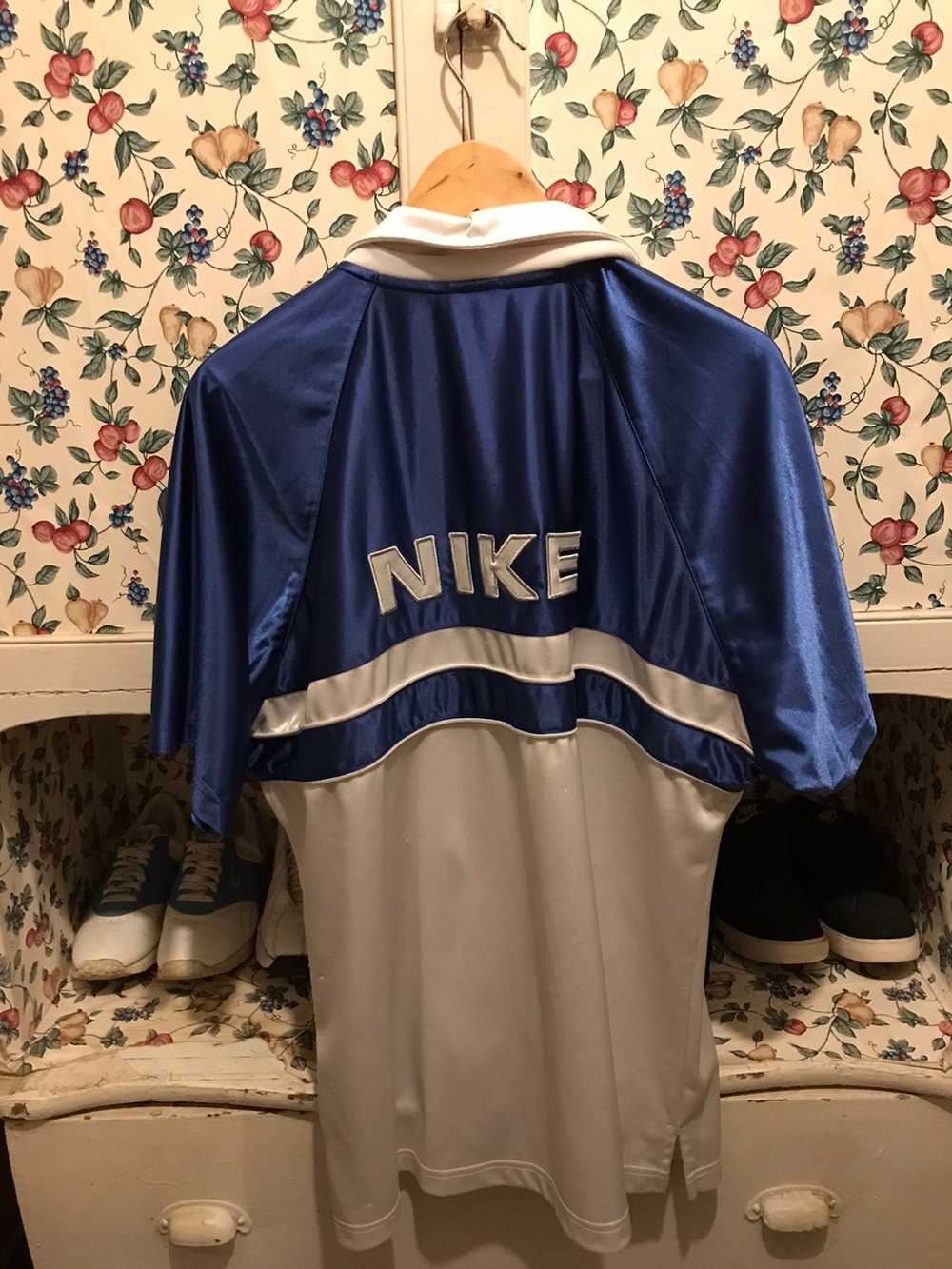 Nike × Vintage Vintage 90s Nike Warm Up Shirt - image 4