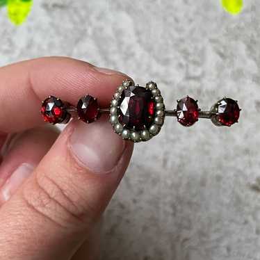 Victorian garnet, seed pearl and white gold Brooch - image 1