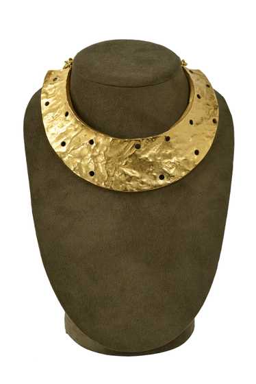 BICHE DE BERE GOLD HAMMERED HOLE PUNCHED COLLAR NE