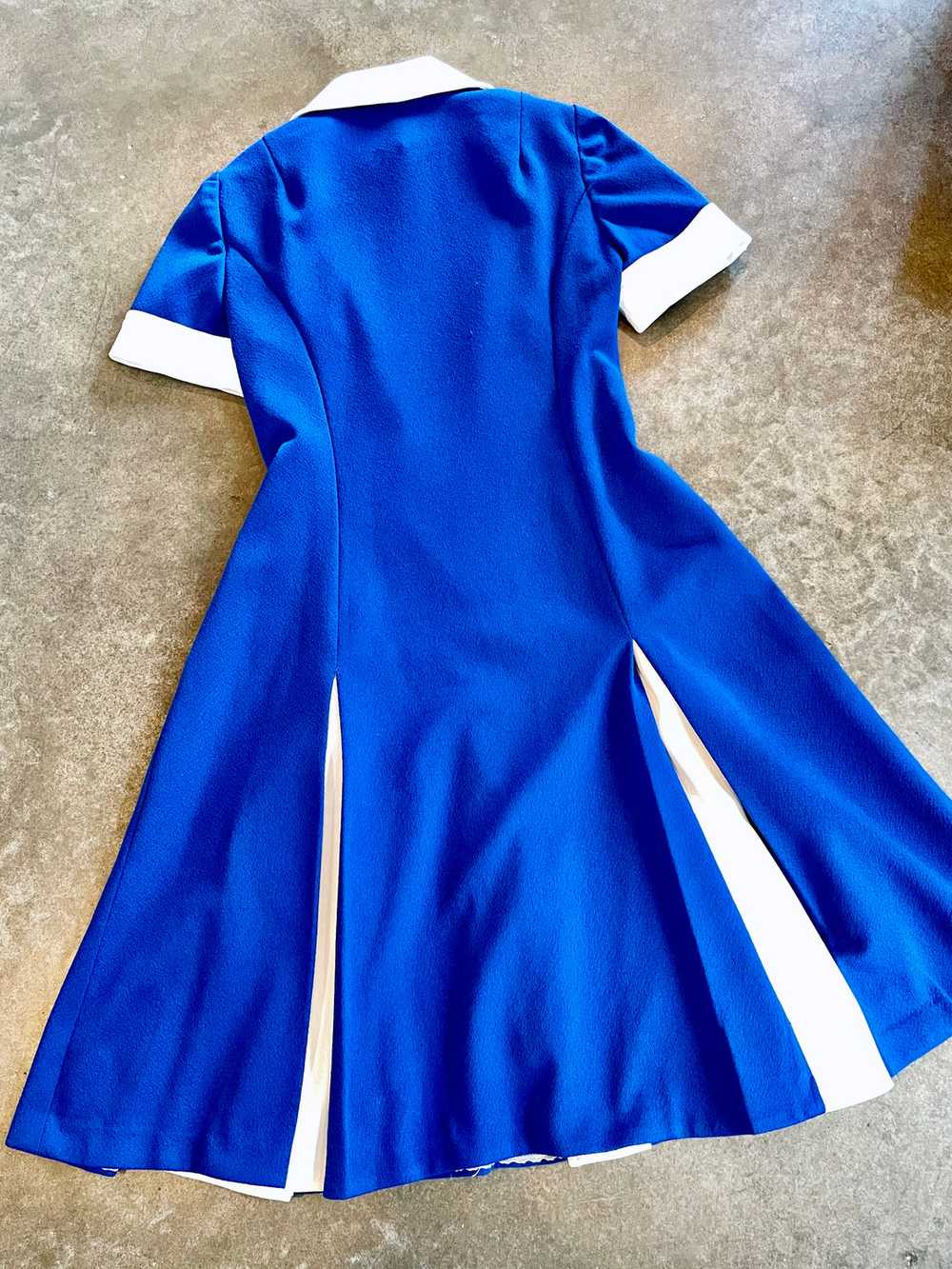 Vintage Mod Blue & White Dress - image 2