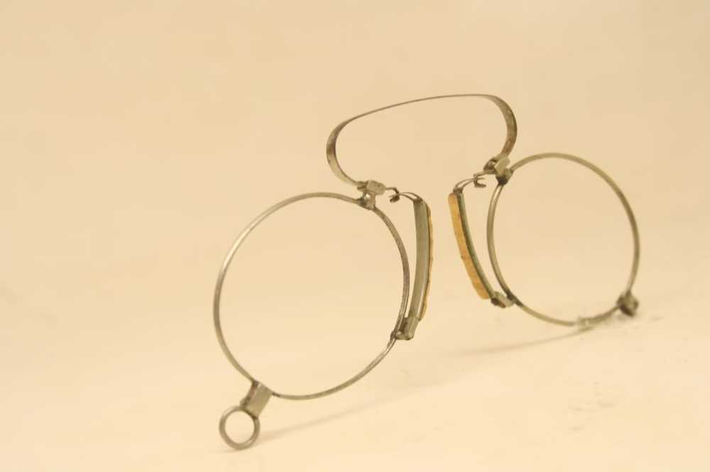 Antique Silver Spring Bridge Pince Nez Eyeglasses - image 3